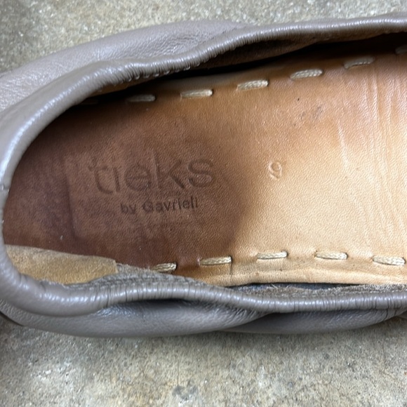 Tieks Tan Leather Ballet Flats 
Size: 9 - Picture 2 of 14